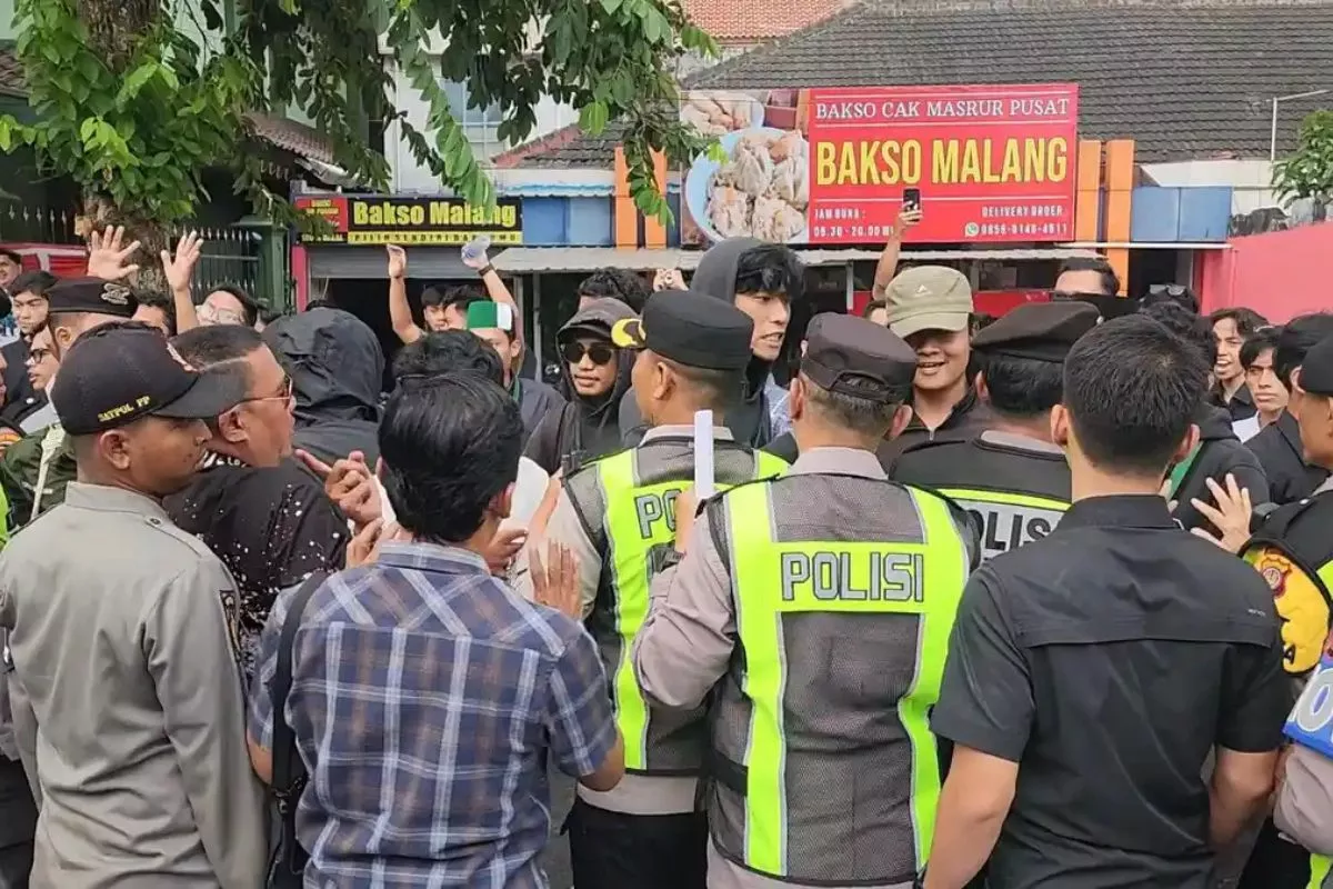 Demo Sampah di Yogyakarta Diwarnai Kericuhan dan Saling Dorong