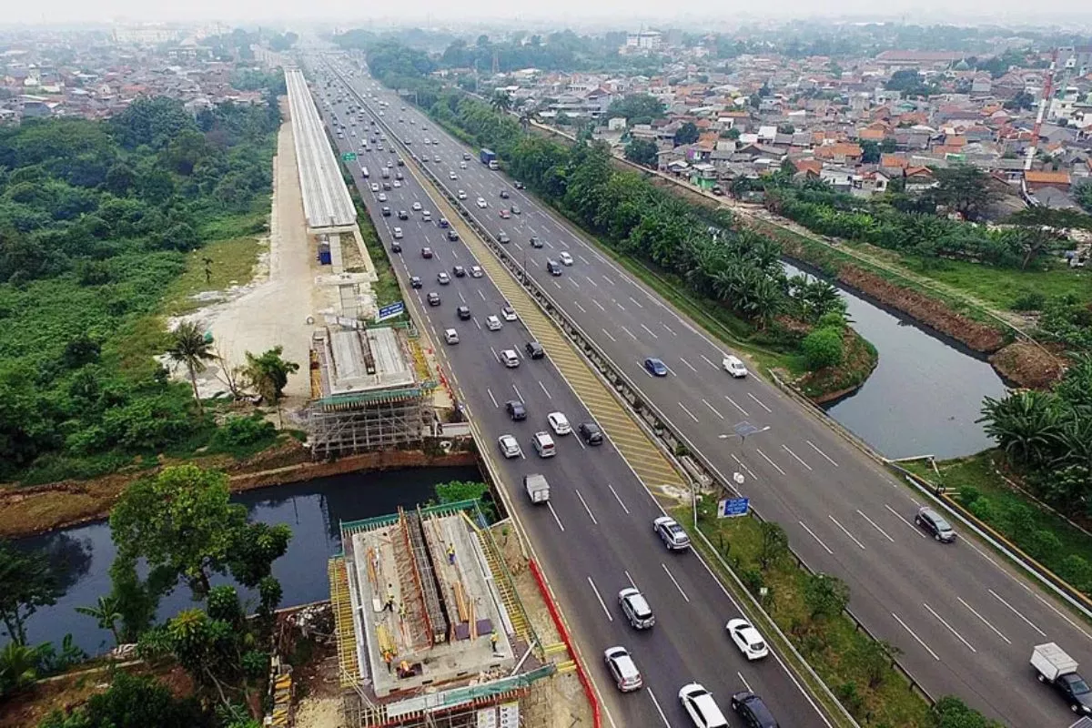 Arus Balik Usai Libur, Ruas Tol Arah Jakarta Terpantau Padat Pagi Ini