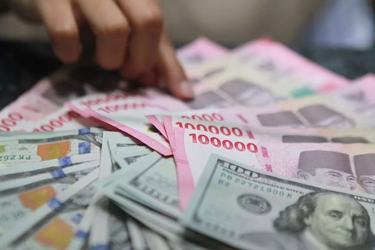 Rupiah Hari Ini Diprediksi Menguat ke Rentang Rp17.300—Rp17.340