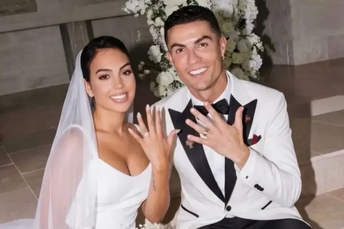 Cristiano Ronaldo Resmi Menikahi Georgina Rodriguez di Ruang Tamu