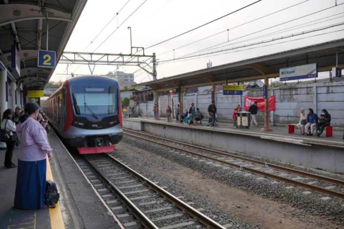 Aktivitas Naik Turun KRL Di Stasiun Karet Dialihkan Ke BNI City Besok