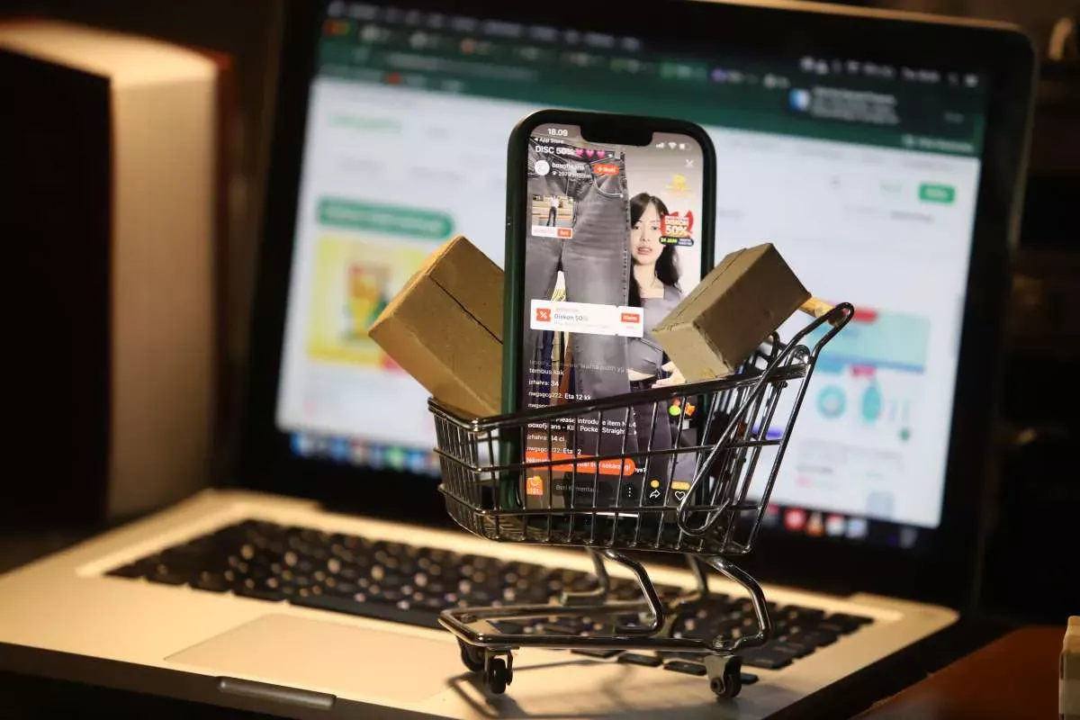 UMKM Penjual Produk Dalam Negeri Nikmati Potongan Biaya Layanan 50 Persen di Marketplace