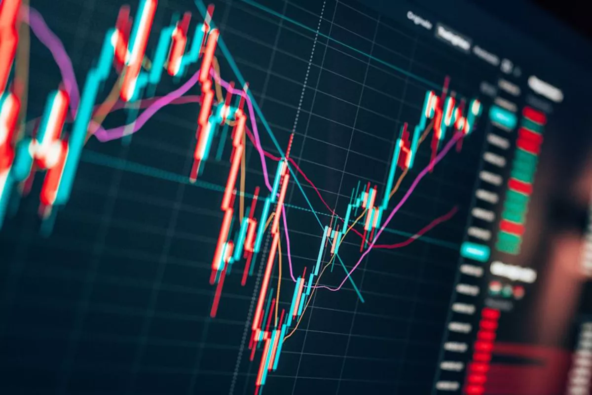 IHSG Berpeluang Lanjut Menguat, Simak Rekomendasi Saham TLKM hingga HRTA
