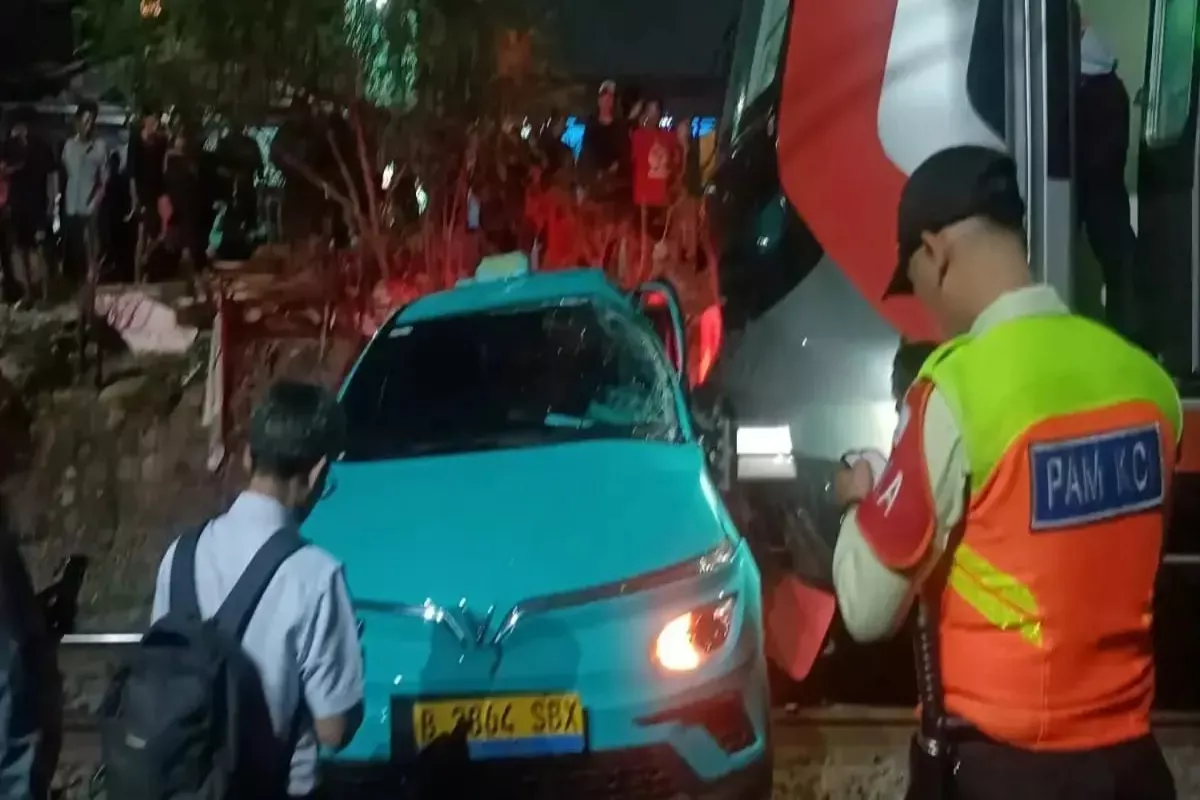 Klarifikasi Taksi Green SM Terkait Insiden Kecelakaan KRL di Bekasi