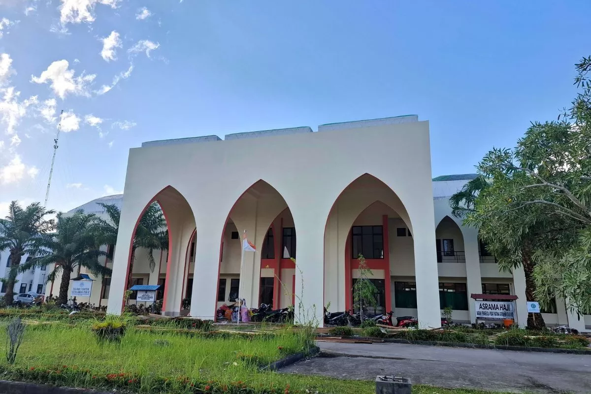 SR Natuna Pakai Asrama Haji Selama Pembangunan Gedung Permanen