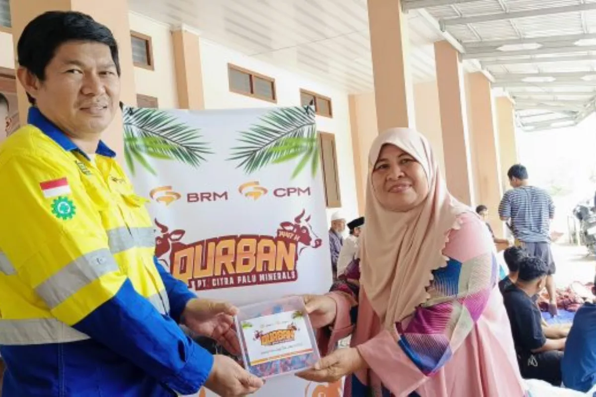 PT CPM Salurkan 45 Sapi Kurban ke Warga Mantikulore