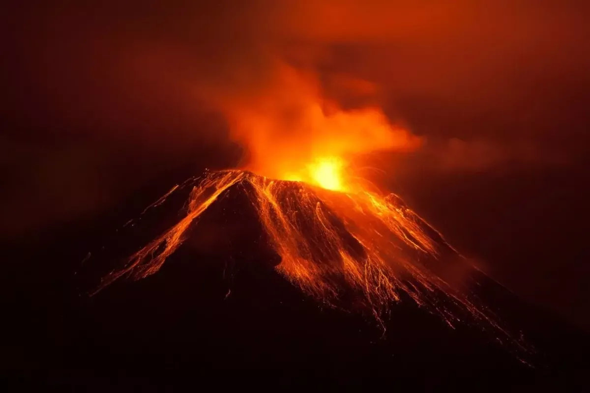 Anatomi Gunung Api Aktif: Struktur dan Dinamika Magma