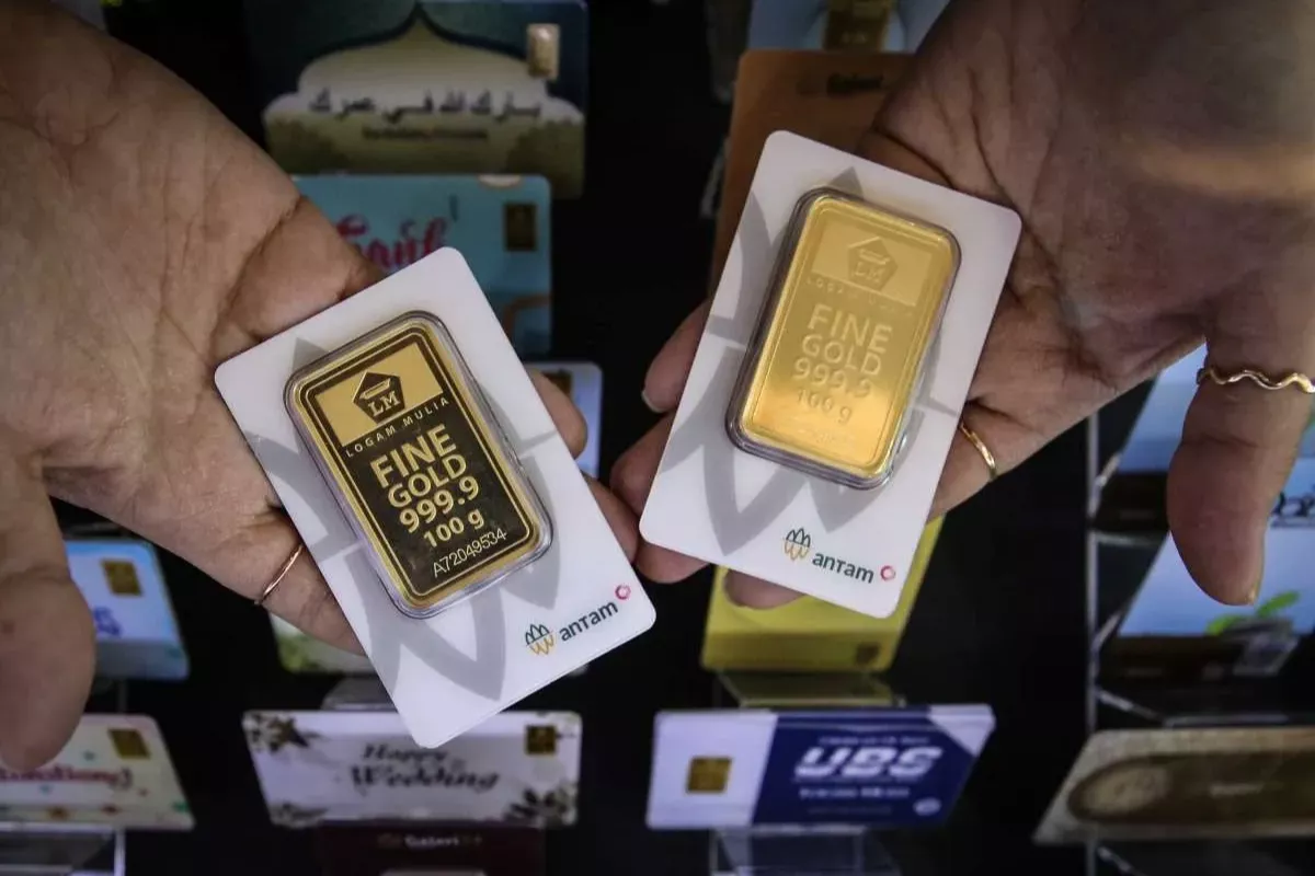Harga Emas Batangan Antam Turun Hari Ini dengan Spread Rp 229.000
