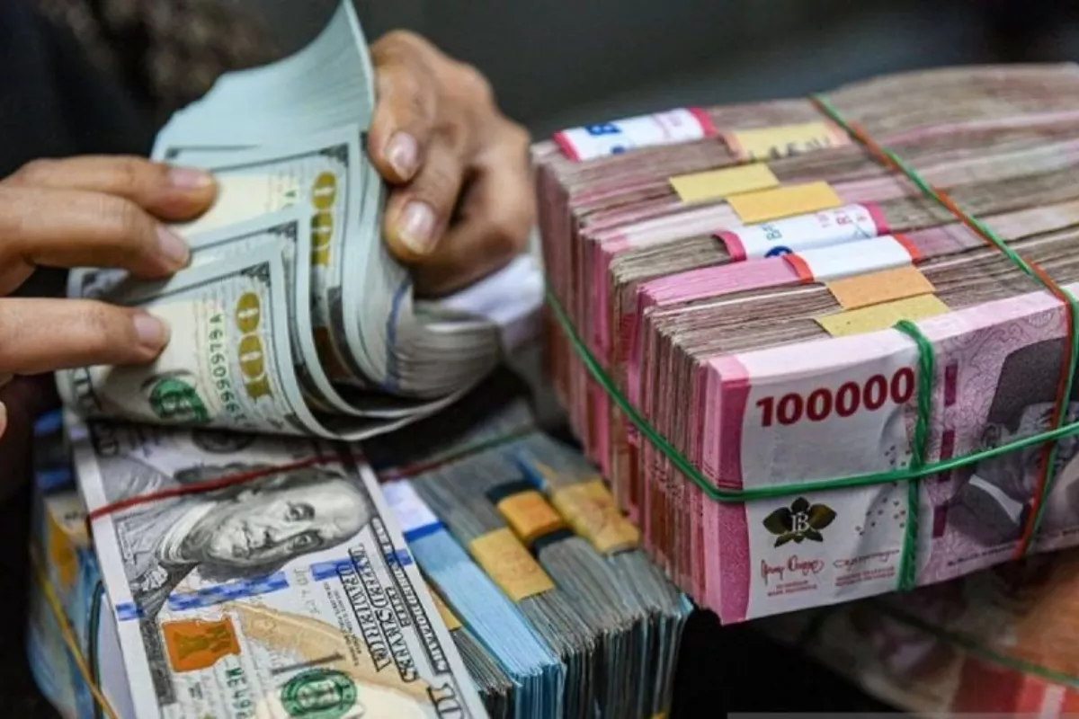 Nilai Tukar Rupiah Hari Ini Diprediksi Melemah Akibat Sentimen Global