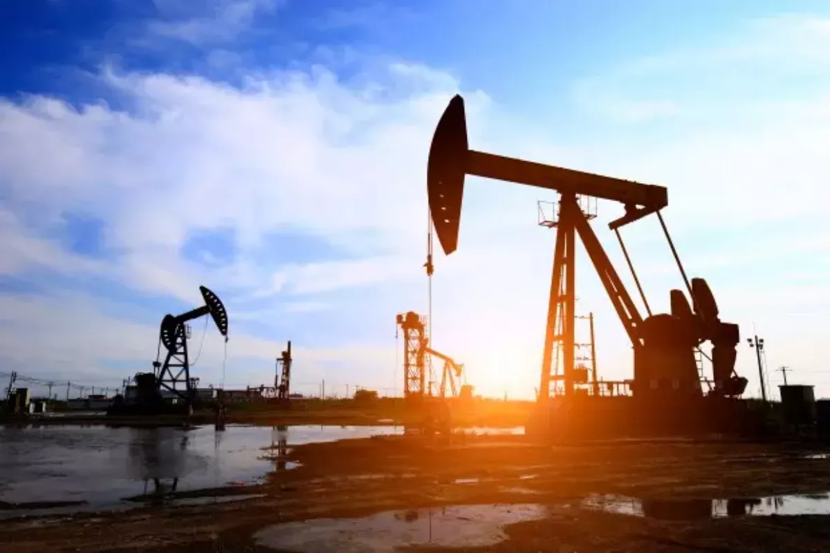 Harga Minyak Brent Menguat, Minyak West Texas Intermediate Justru Turun