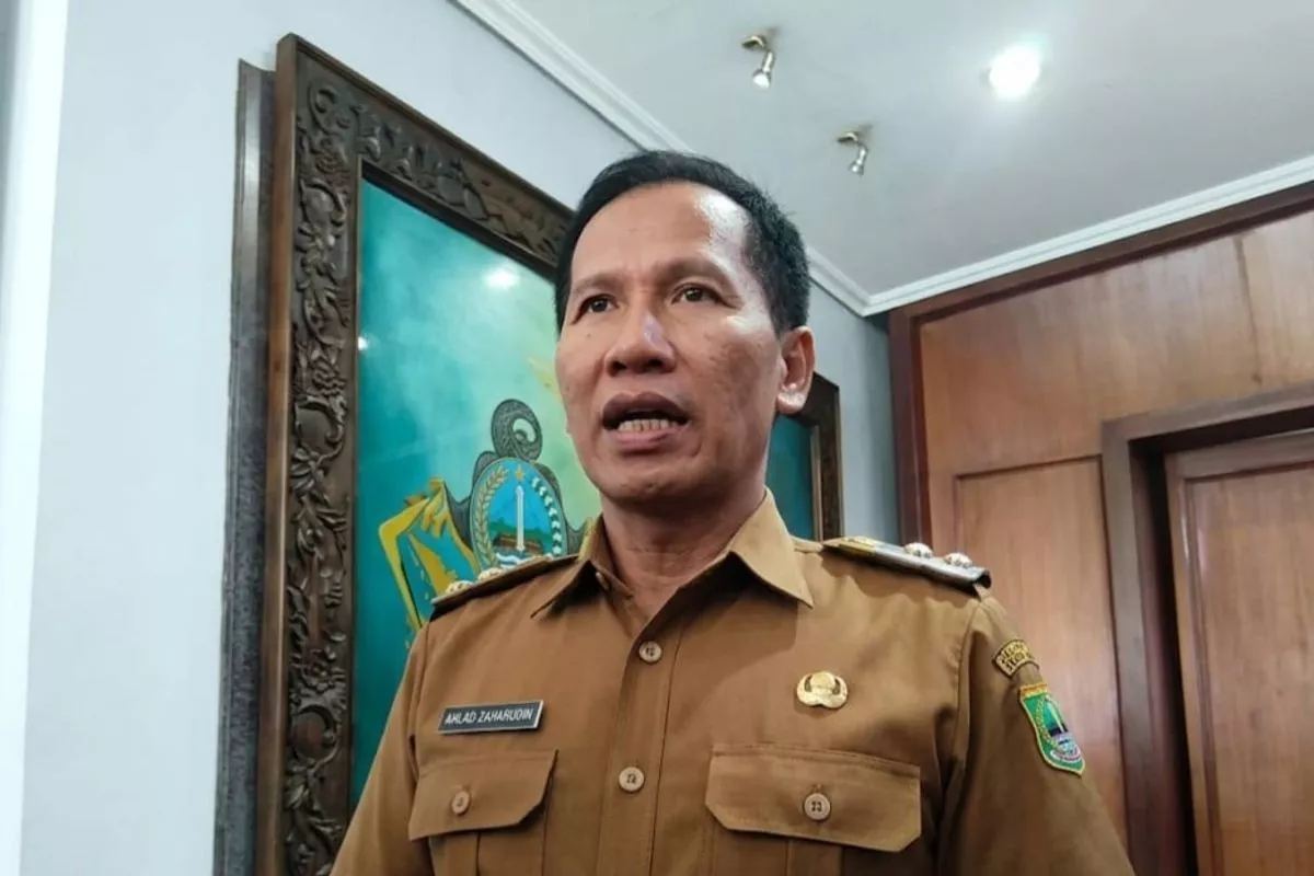 Plt Bupati Ahmad Baharudin Melepas Peserta Jalan Sehat Perbankan