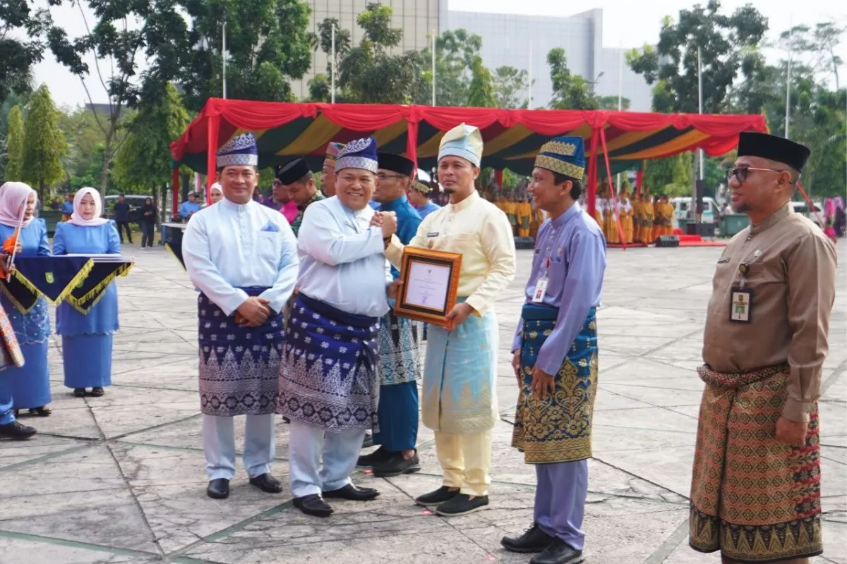 Pemprov Riau Berikan Apresiasi Bagi ASN UMKM Serta Wajib Pajak Taat
