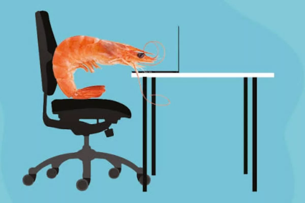 Mengenal Shrimp Posture Dampak Kebiasaan Menunduk Menatap Ponsel