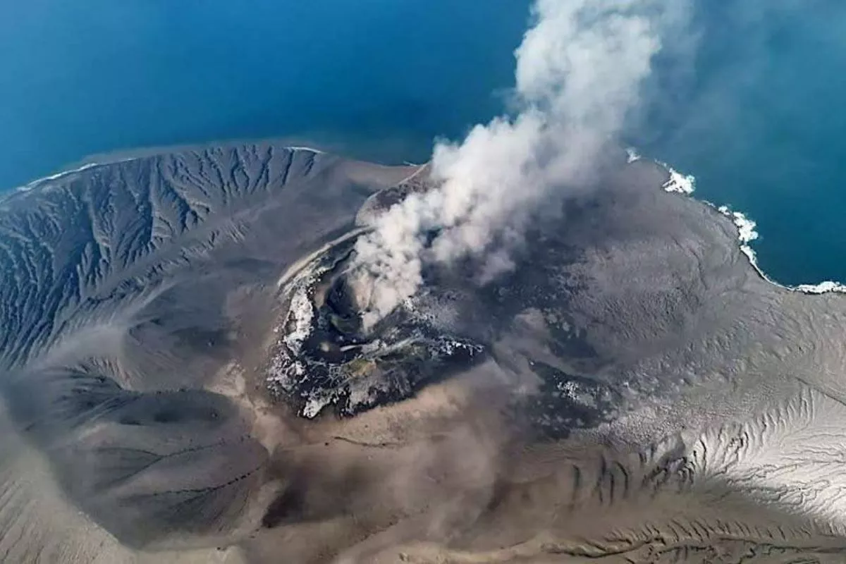 Update Gunung Anak Krakatau 11 September: Asap Tak Teramati, Siaga