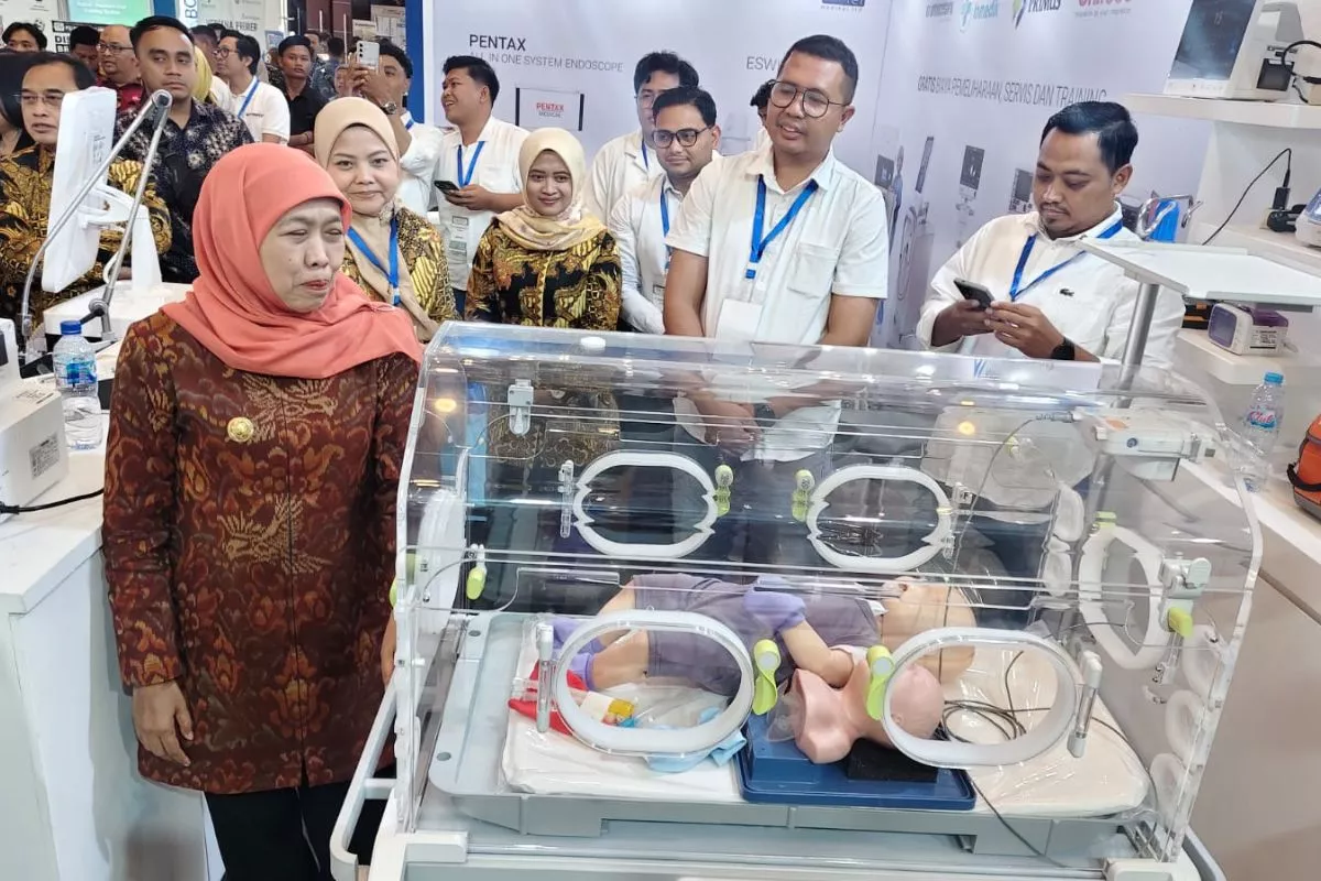 Khofifah Dorong RS Jatim Adopsi AI dan Alkes TKDN