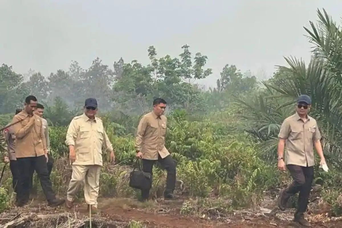 Presiden Prabowo Tinjau Langsung Lokasi Karhutla di Kalbar