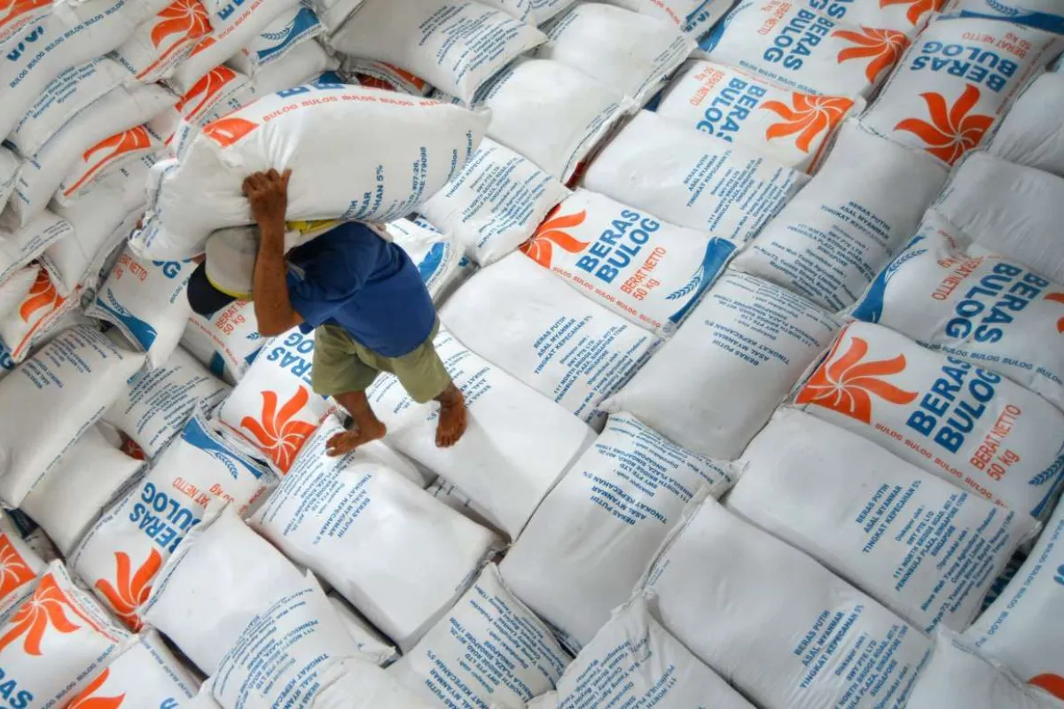 Bulog Operasi Pasar dengan 110 Ribu Ton Beras Tanggulangi Kenaikan