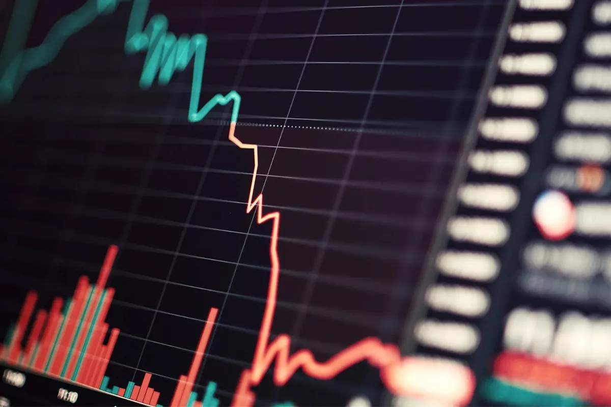 Sentimen Inflasi dan Rupiah Tekan IHSG, Analis Sarankan Saham Ini