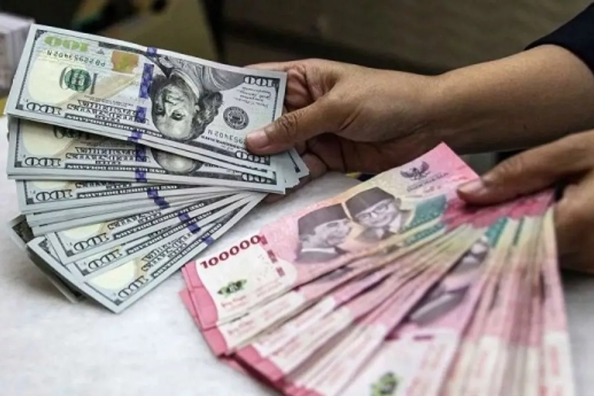 Rupiah Diprediksi Fluktuatif, Bergerak di Rp17.650-Rp17.800