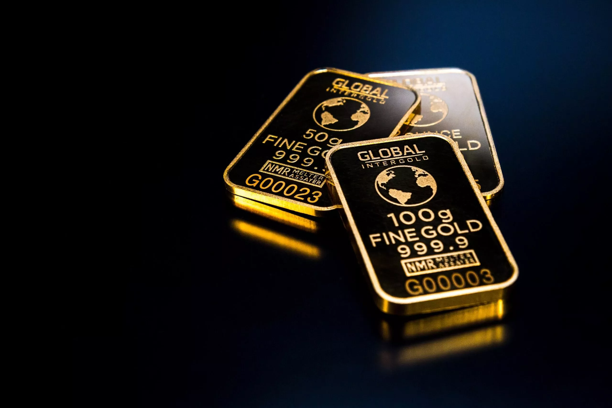 Harga Emas Dunia Ambruk Tertekan Ekspektasi Suku Bunga AS