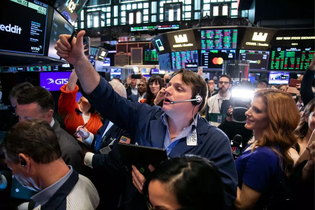 Saham Teknologi Dorong Wall Street Tembus Rekor di Semester Pertama