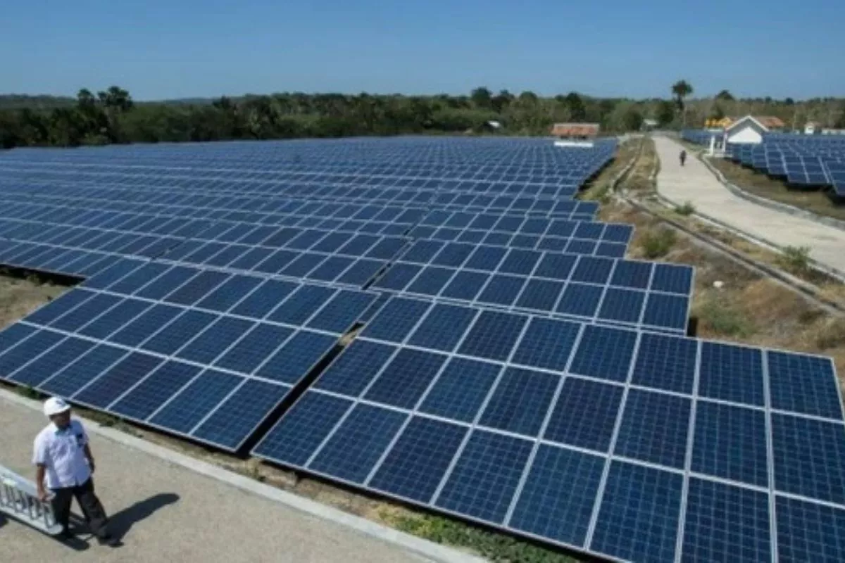 Percepat Transisi Energi, ESDM Siapkan 17 GW PLTS di Jawa