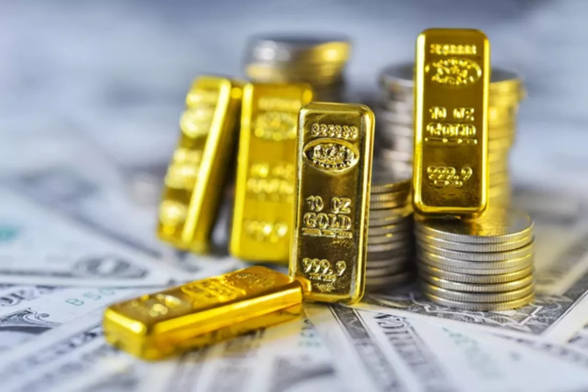 Ekspektasi Suku Bunga The Fed Tekan Harga Emas Hingga 1 Persen