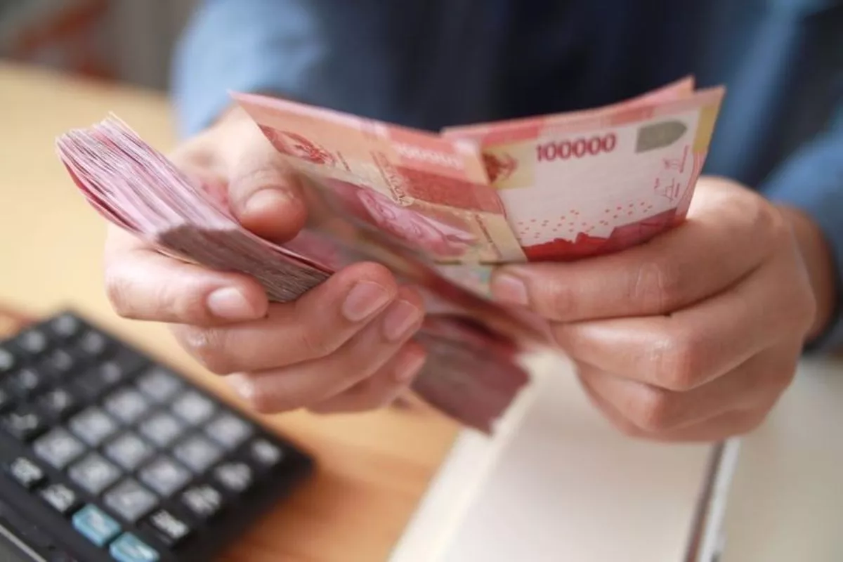OJK Sebut Kredit Sektor Ekspor Bakal Kencang Imbas Rupiah Melemah