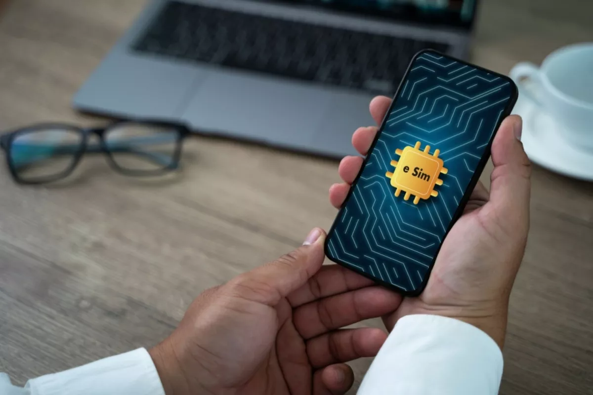 Pilih eSIM, SIM Lokal, atau Pocket Wifi Saat ke Luar Negeri