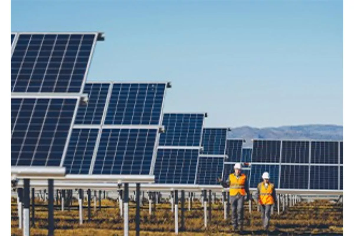 Menganalisis Jalan Berliku Program Transisi Energi Bersih RI