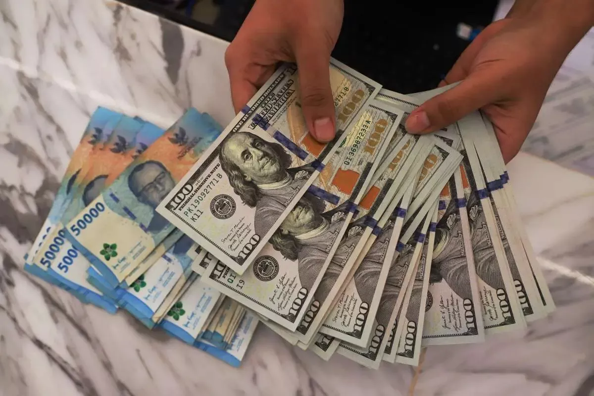 Nilai Tukar Rupiah Tergerus ke Rp17.869 Dampak Ketegangan Timur Tengah