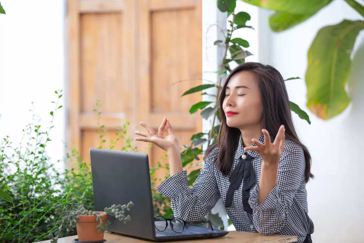 Langkah Menjaga Kesehatan Mental di Tempat Kerja Efektif
