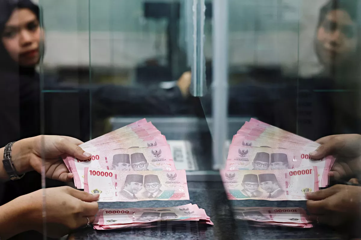 Modal Asing Keluar, IHSG Anjlok dan Rupiah Tembus 18.000 per Dollar
