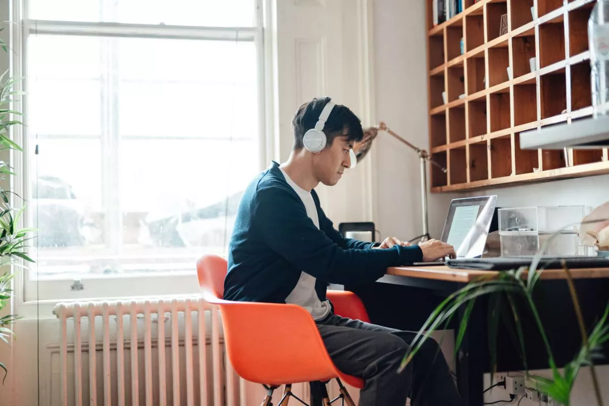 Pilihan Playlist Musik Terbaik untuk Meningkatkan Fokus dan Produktivitas Kerja