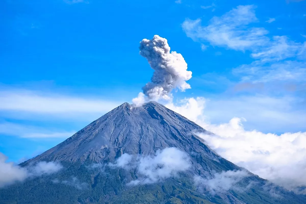 Misteri Pergerakan Lempeng Bumi Memicu Gunung Api