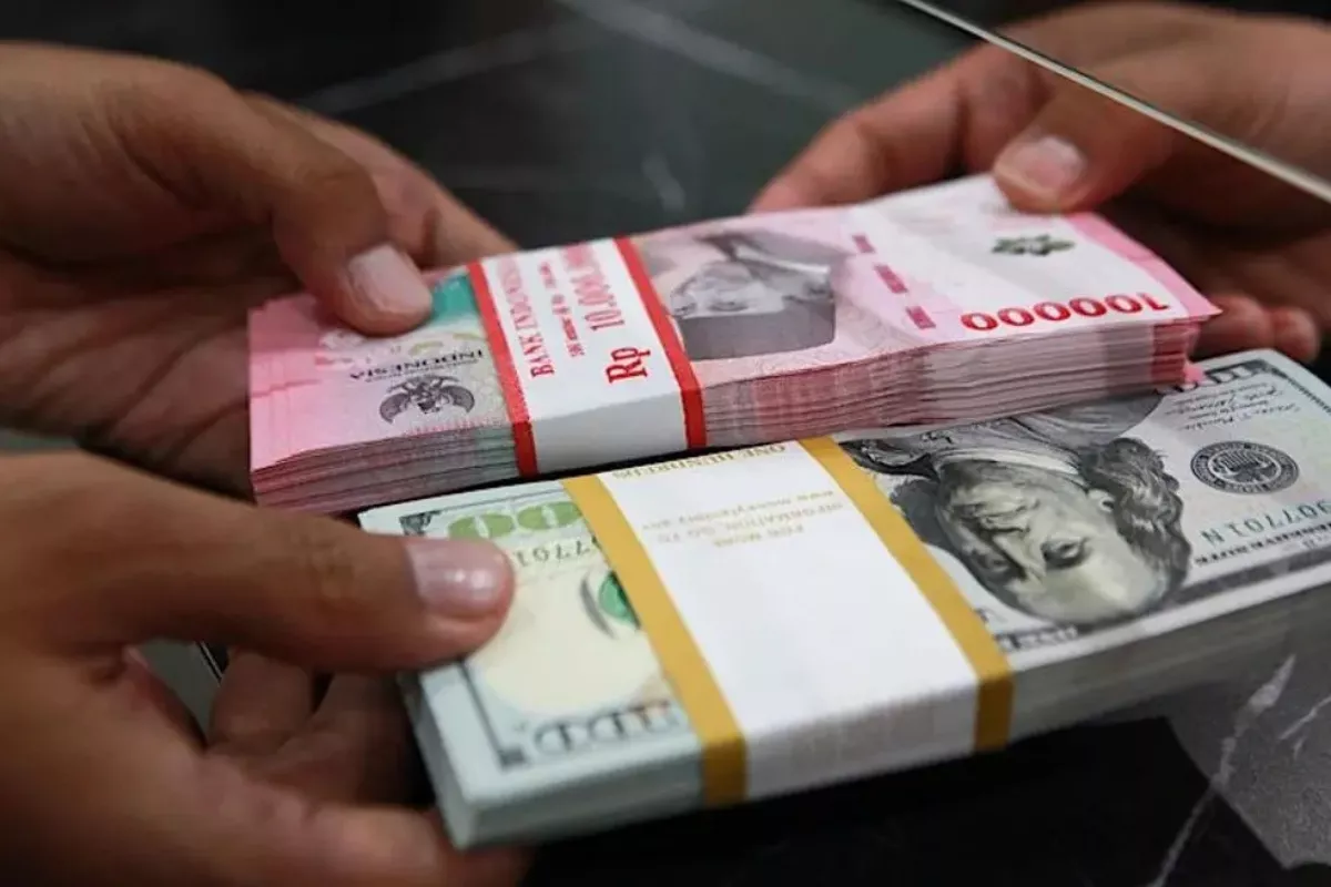 Rupiah Loyo ke Rp17.495 Akibat Harga Minyak dan Tekanan Eksternal