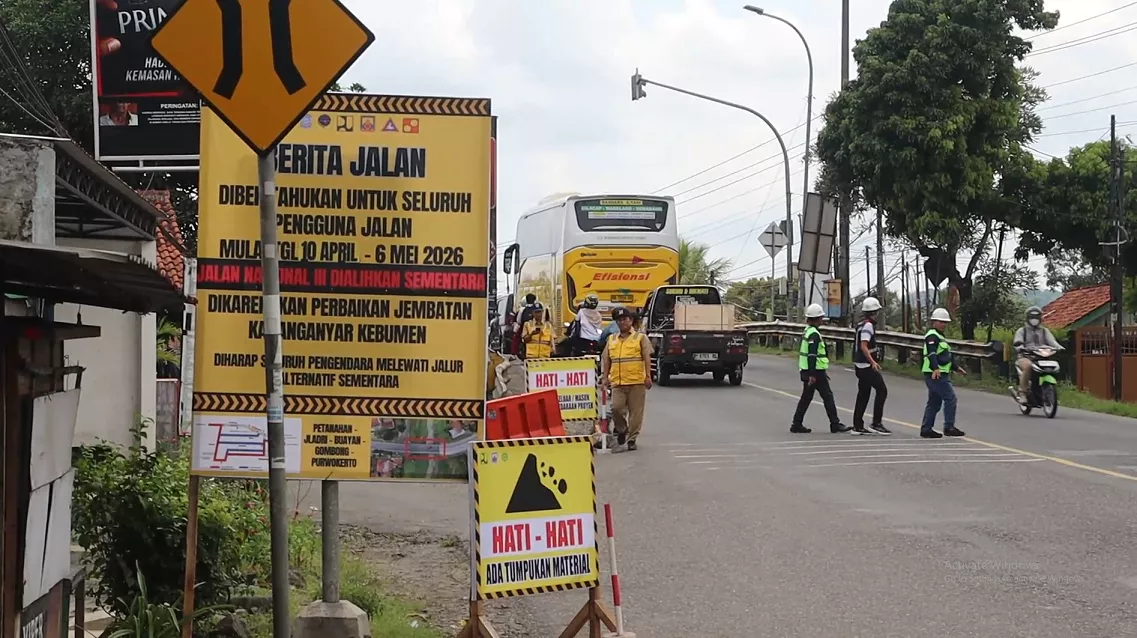 Jalur Alternatif Karanganyar Kebumen Terancam Ambles Akibat Truk Muatan Lewat Sini