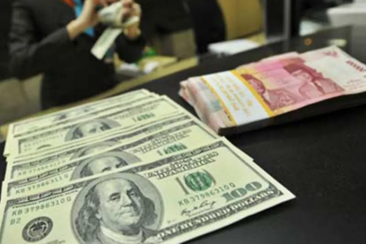 Rupiah Loyo di Level Rp17.655 per Dolar AS akibat Sentimen Global