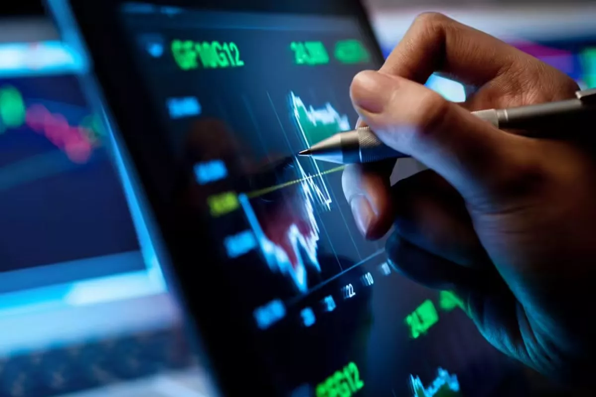 Pasar Saham Awal Pekan, IHSG Menguat ke Level 5.893
