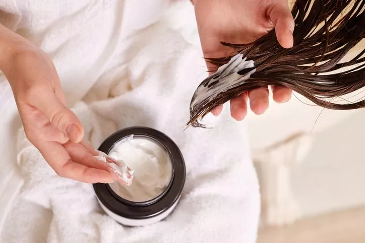 Resep Masker Rambut Buatan Sendiri (DIY) untuk Memperkuat Akar Rambut