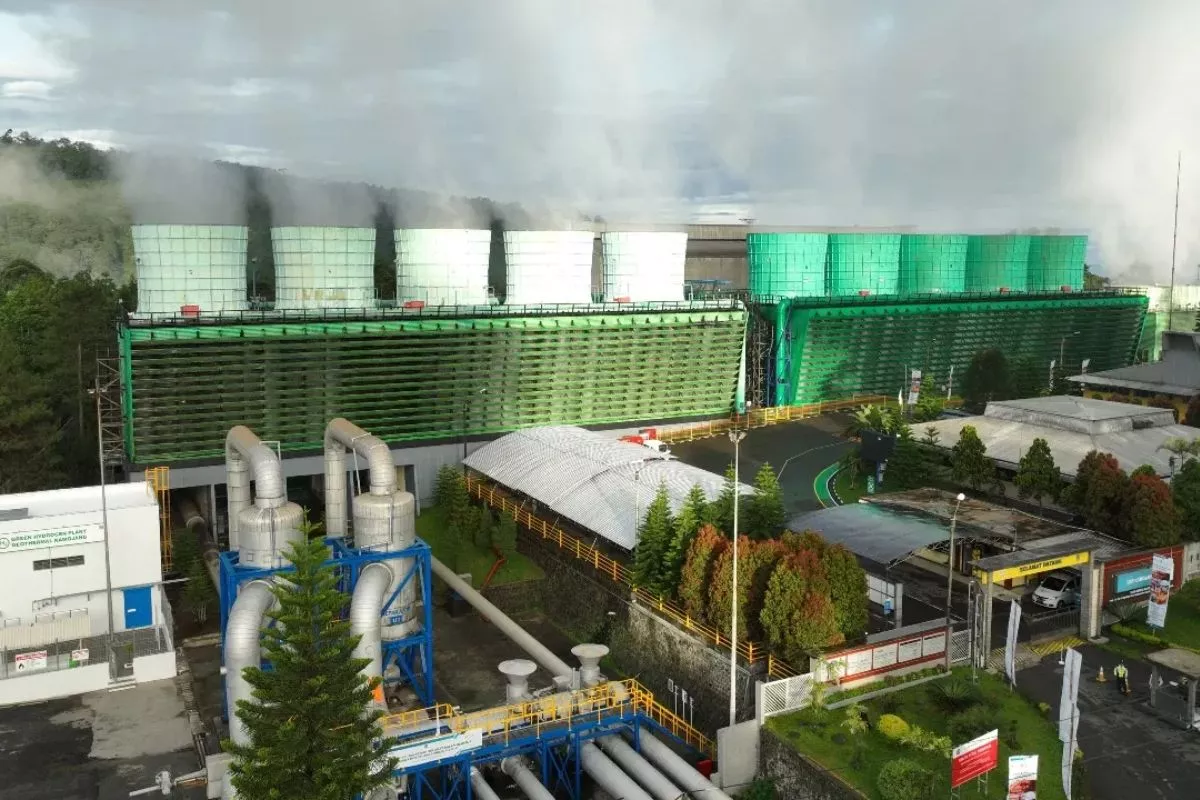 PLN IP Dan DevvStream Kerja Sama Garap Pasar Karbon PLTS Off-Grid