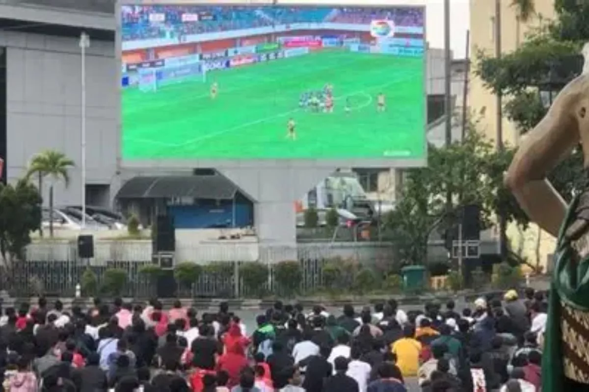Mengapa Nonton Bareng Olahraga Bikin Bahagia? Ini Penjelasan Ilmiahnya
