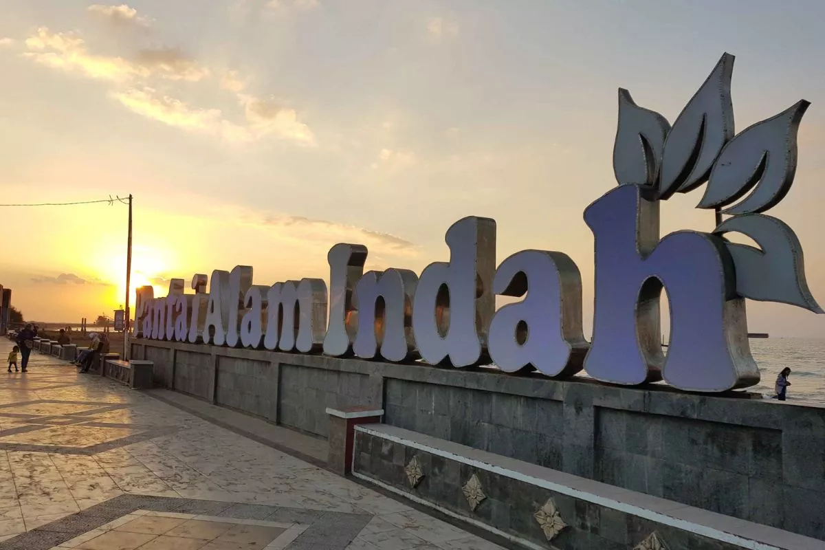Pantai Alam Indah Tegal, Akses Mudah Namun Fasilitas Kurang