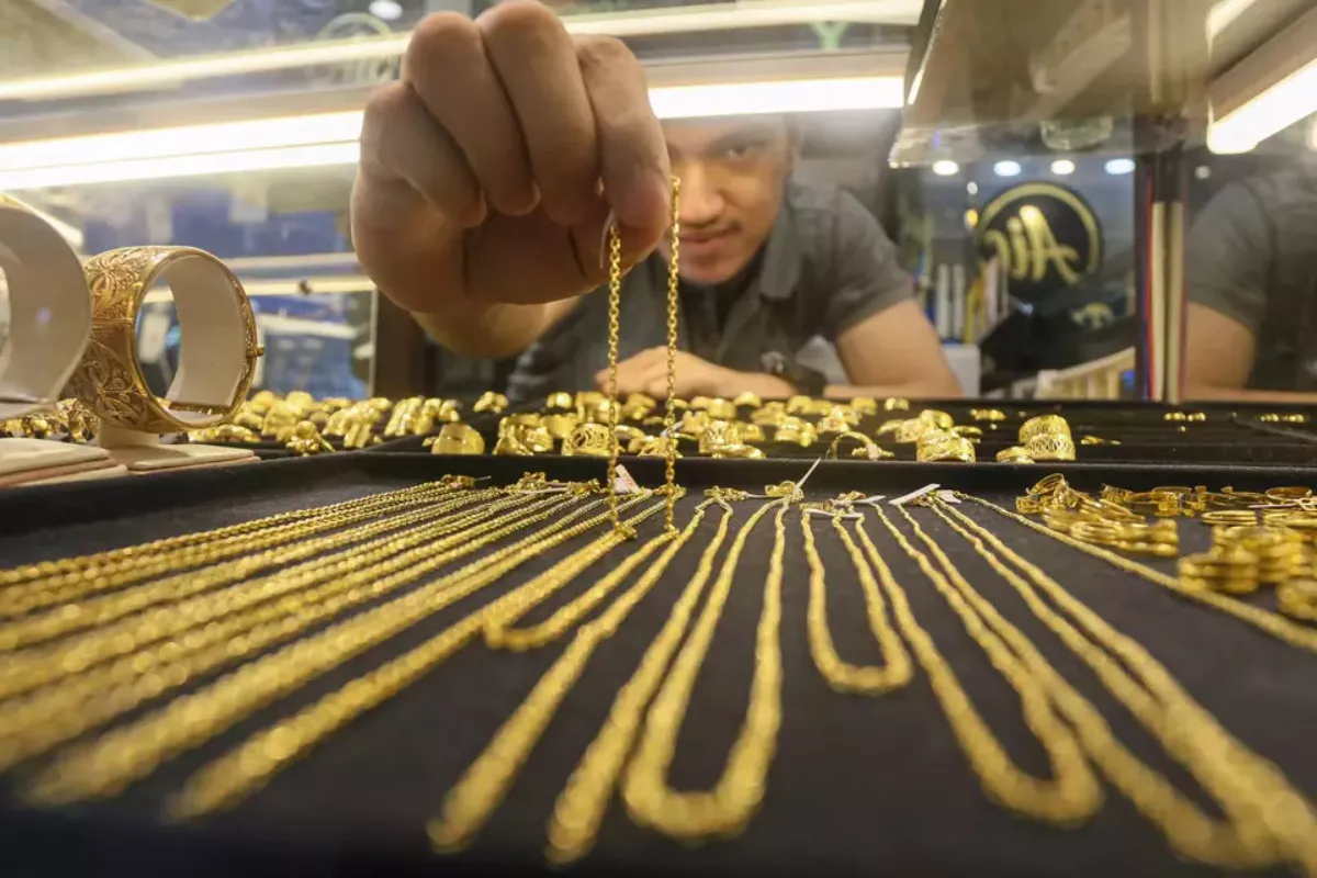 Harga Emas Perhiasan 28 April 2026 Melemah ke Level Baru