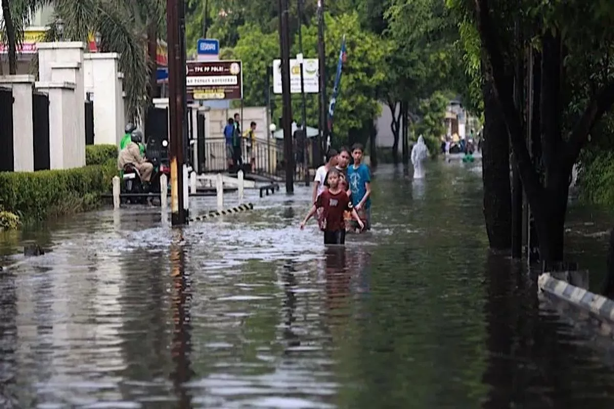 Banjir Jakarta Rendam 55 RT dan 3 Jalan di Jakbar serta Jaksel