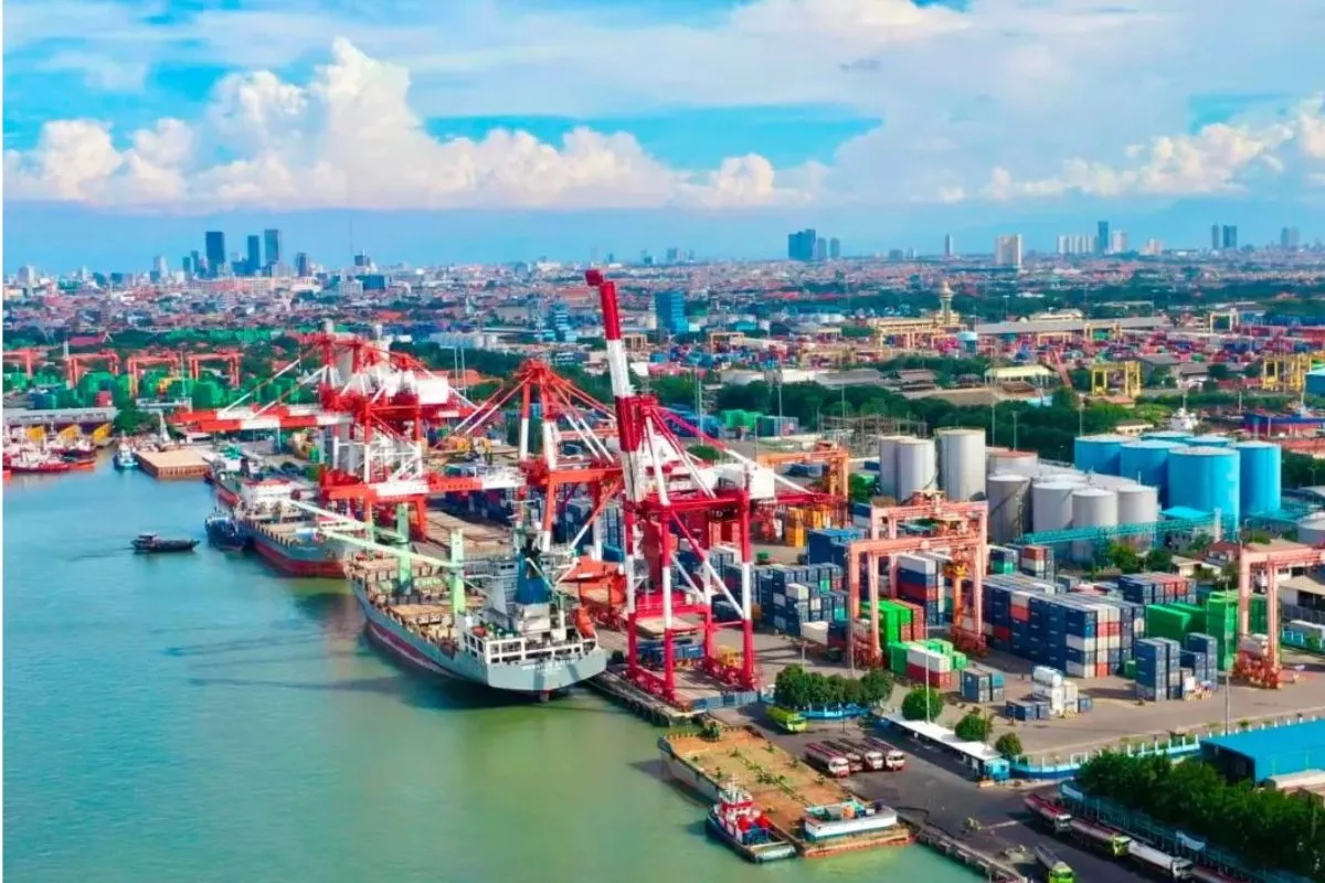 Arus Peti Kemas Teluk Lamong Tumbuh 13,3% pada Semester I/2026