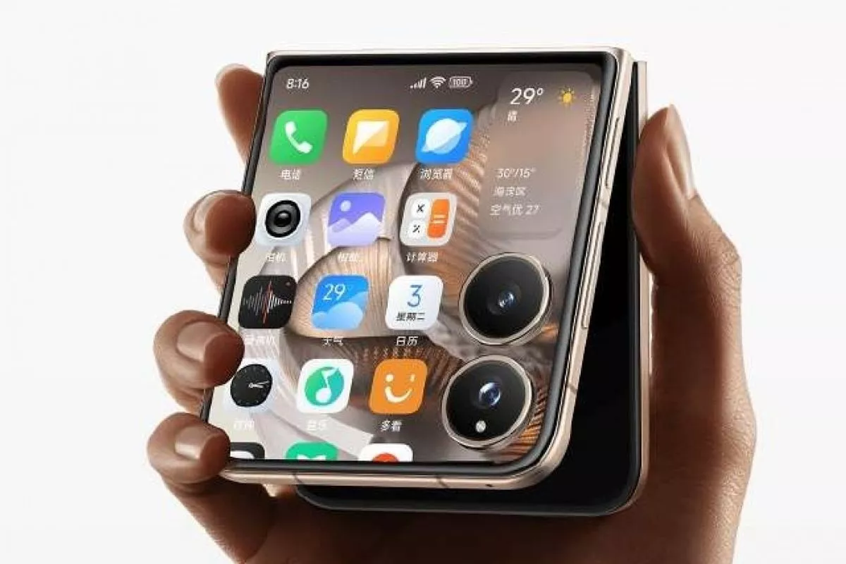 Perbandingan Layar Luar HP Flip Samsung Z Flip8 Razr 60 dan Mix Flip 2