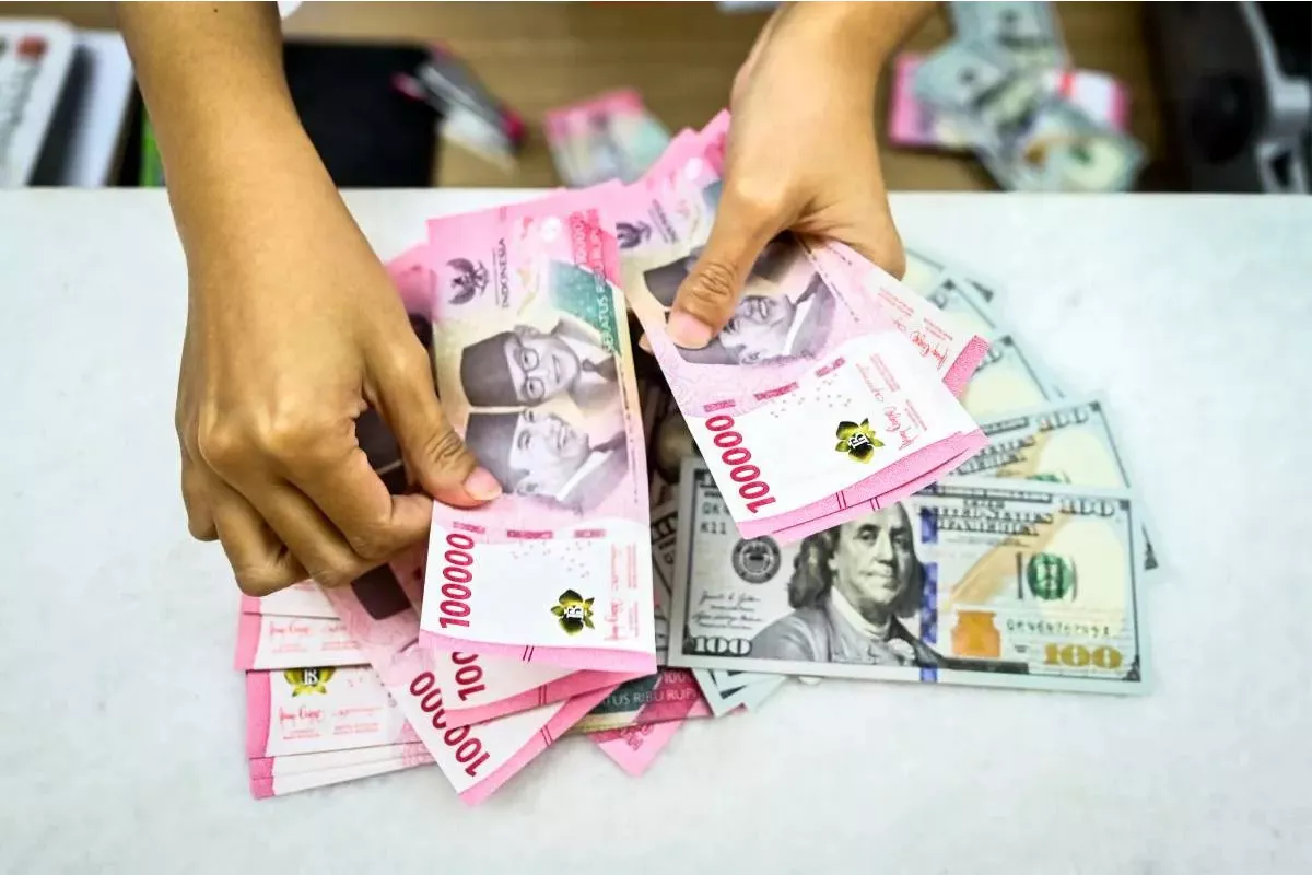Update Kurs Jual Beli Dolar AS di BCA, Mandiri, BRI, dan BNI Hari Ini