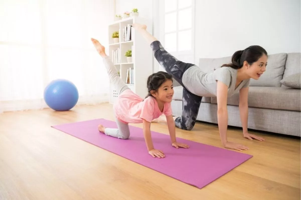 Yoga Bersama Anak: Olahraga Sekaligus Pererat Hubungan