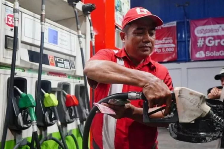 BBM Nonsubsidi Naik Agar Konsumen Menengah Atas Beralih ke EV Masif